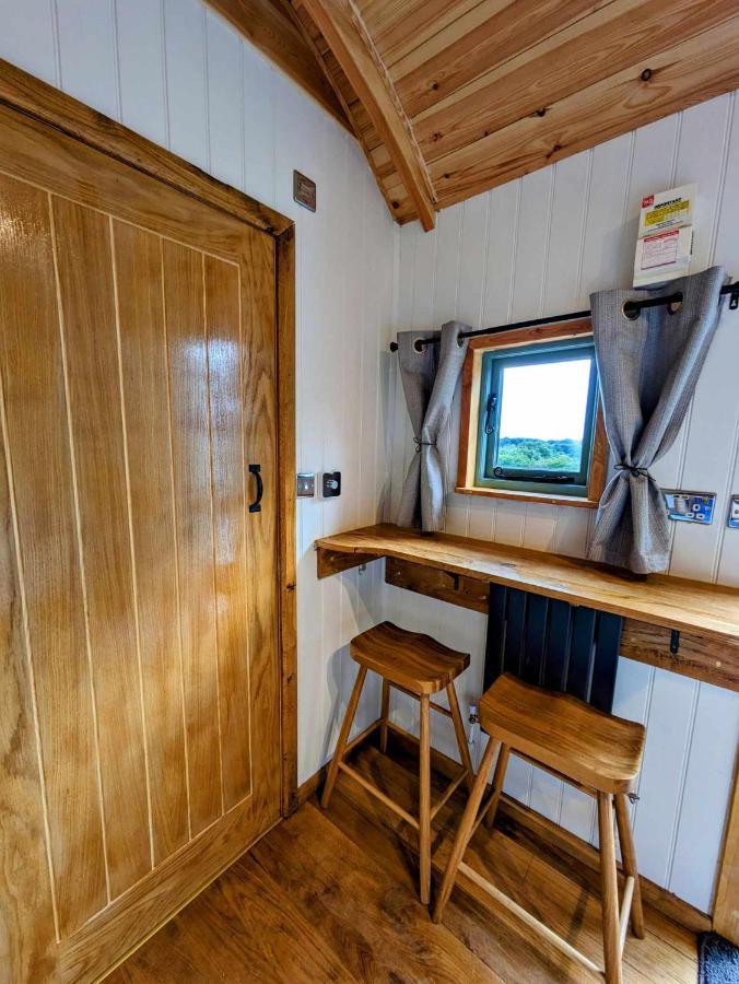 Romantic Nature Retreat, Luxury Glamping & Stargazing Views - Dragonfly Shepherd Hut Yarpole Ngoại thất bức ảnh